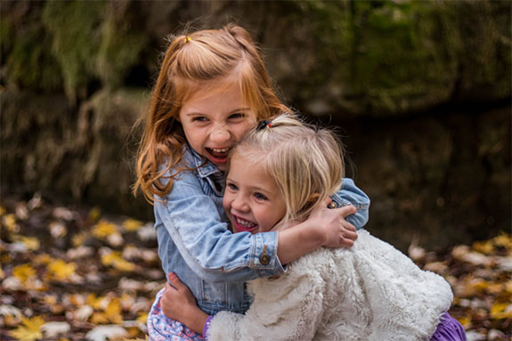 Picture-of-sisters-hugging